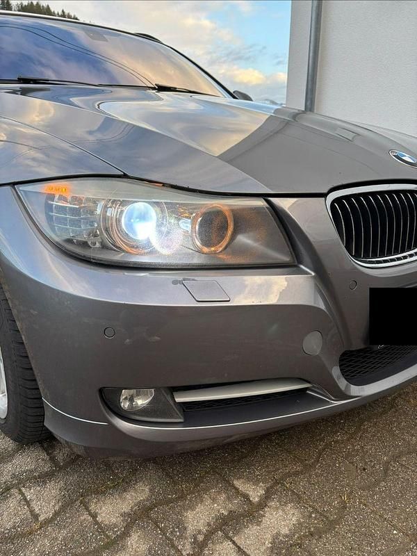 Gebraucht BMW 320 184 PS (135 kW) 2010 Grau Kombi