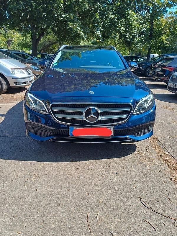 Blau Gebraucht 2018 Mercedes E400 Kombi | 30.000 € (Superpreis) - Bild 1/4