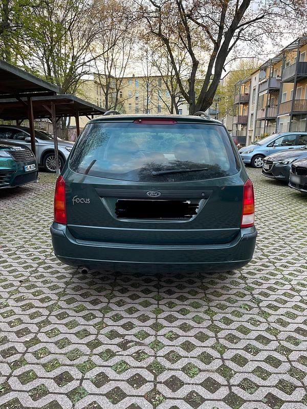 Usata Ford Focus 101 CV (74 kW) 2004 Verde Station wagon