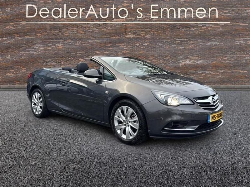 Usado Opel Cascada 165 HP (121 kW) 2014 Cinzento Cabrios