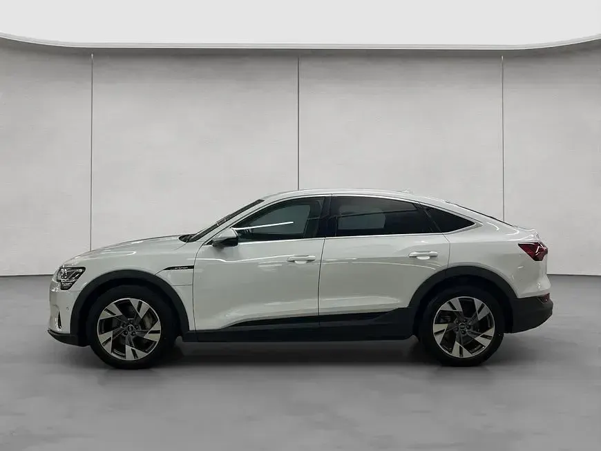 Second-hand Audi e-tron Sportback Comfort 230 kW (313 CP) 2022 Alb SUV