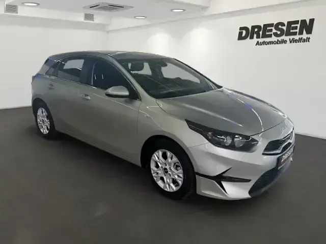 Gebraucht Kia Ceed Vision 140 PS (102 kW) 2025 Silber Kleinwagen