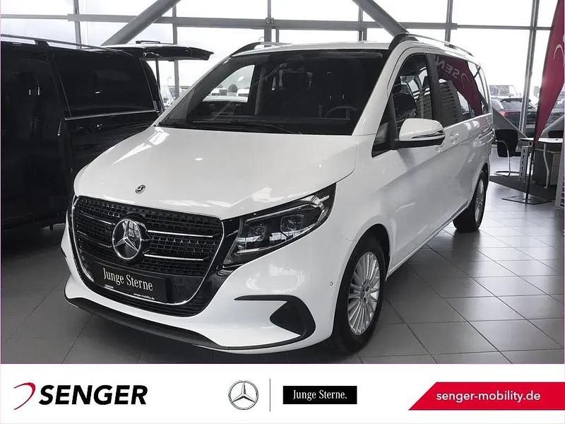 Weiß Gebraucht 2024 Mercedes V220 Style Van / Kleinbus | 62.750 € - Bild 1/1