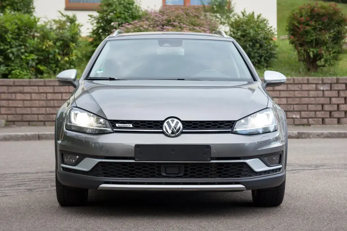 Gebraucht VW Golf Alltrack 184 PS (135 kW) 2015 Grau Kombi