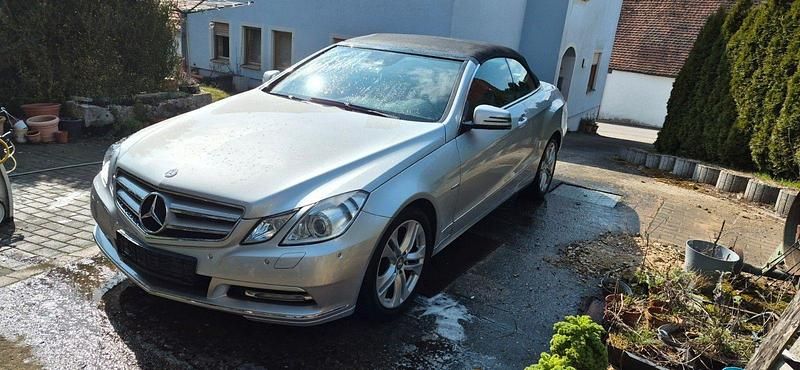 Gebraucht Mercedes E200 Avantgarde 184 PS (135 kW) 2010 Silber Cabrio