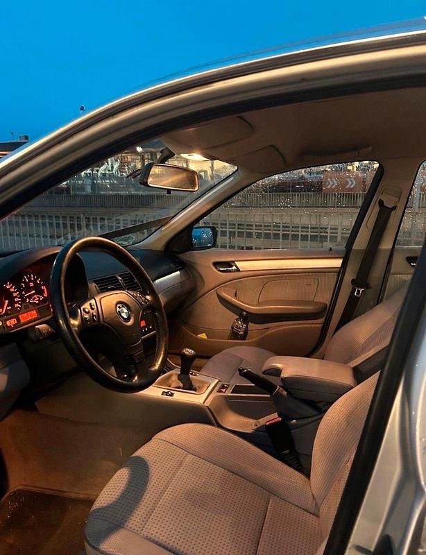 Gebraucht BMW 323 170 PS (125 kW) 1999 Silber Limousine