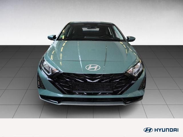 Gebraucht Hyundai i20 Select 101 PS (74 kW) 2025 Gruen Kleinwagen