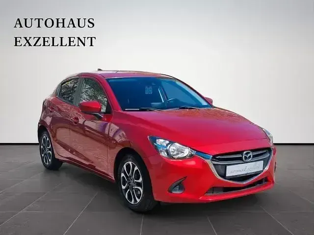 Używany Mazda 2 Kizoku 90 KM (66 kW) 2018 Czerwony Sedan/Limuzyna