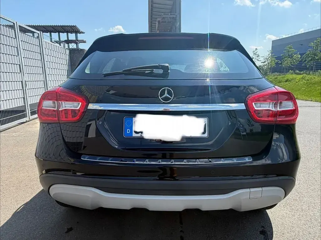 Gebraucht Mercedes GLA180 122 PS (89 kW) 2018 Schwarz SUV