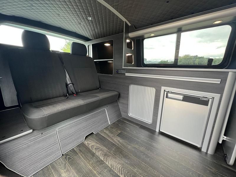 Weiß Gebraucht 2017 VW T6 Van | 25.500 € (Teuer) - Bild 1/4