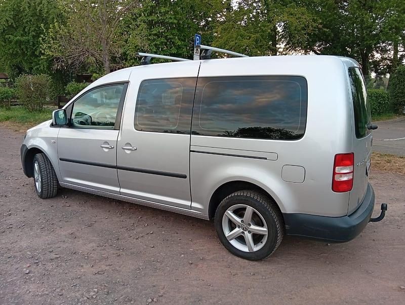 Gebraucht VW Caddy Maxi 109 PS (80 kW) 2011 Silber Van / Kleinbus