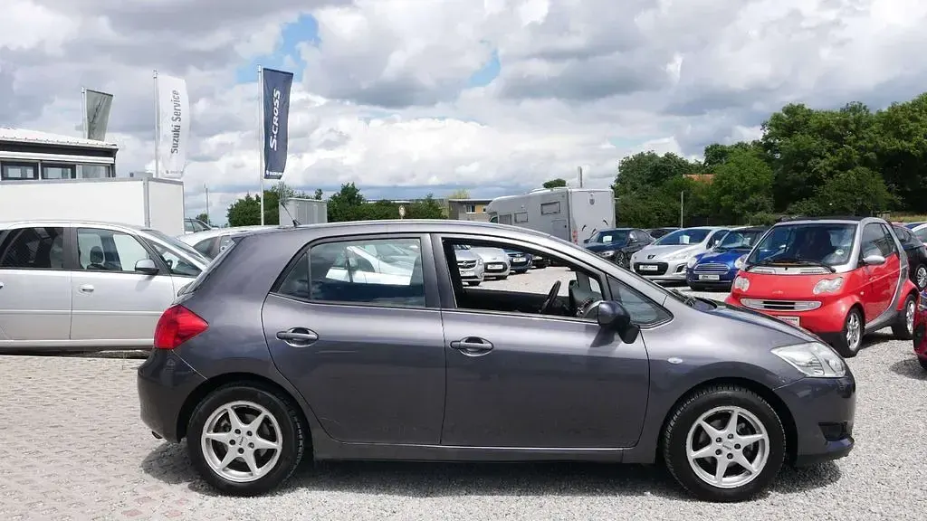 Gebraucht Toyota Auris Life 101 PS (74 kW) 2009 Grau Kleinwagen