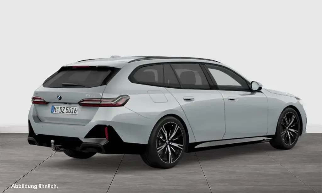 Gebraucht BMW 520 M Sport 197 PS (144 kW) 2025 Grau Kombi