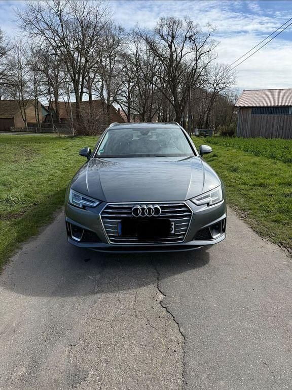 Gebraucht Audi A4 S-Line 163 PS (119 kW) 2019 Grau Kombi