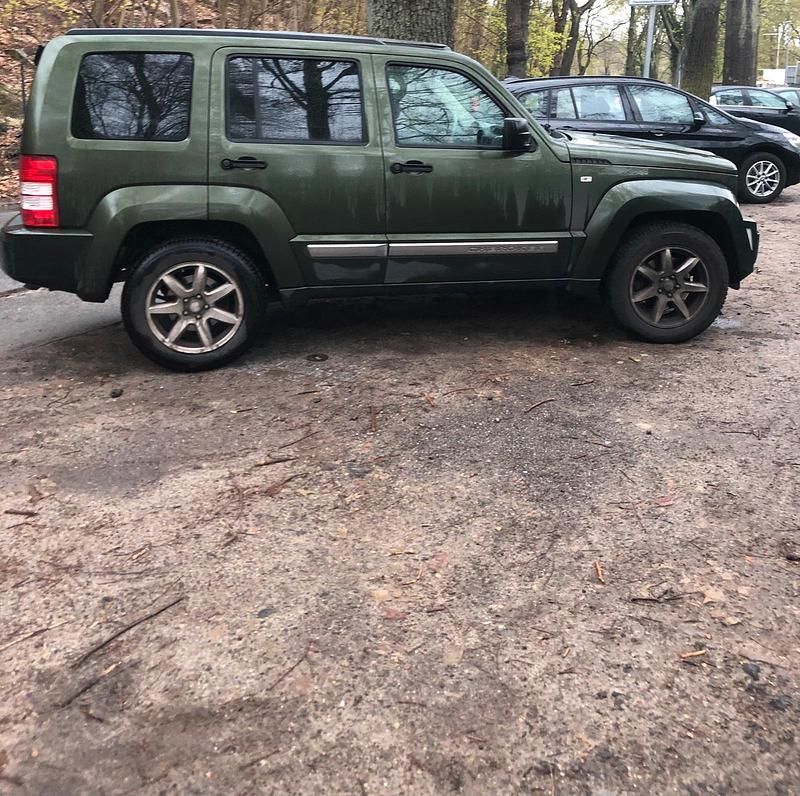 Grün Gebraucht 2010 Jeep Cherokee Limited SUV | 10.999 € (Fairer Preis) - Bild 1/4