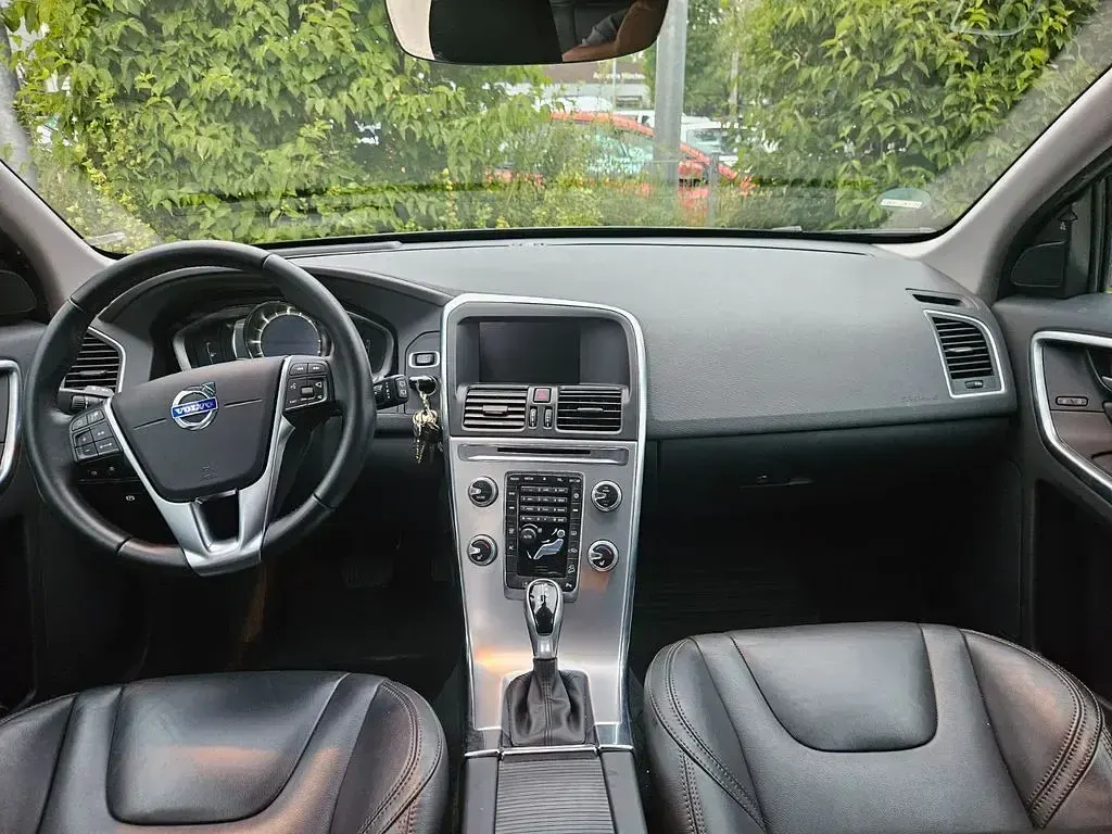 Używany Volvo XC60 220 KM (161 kW) 2016 Szary SUV