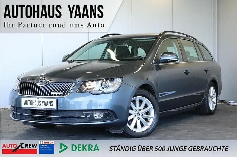 Metalgrau metallic Gebraucht 2014 Skoda Superb Ambition Kombi | 12.999 € (Fairer Preis) - Bild 1/4