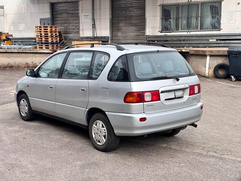 Gebraucht Toyota Picnic 90 PS (66 kW) 1998 Silber Van / Kleinbus