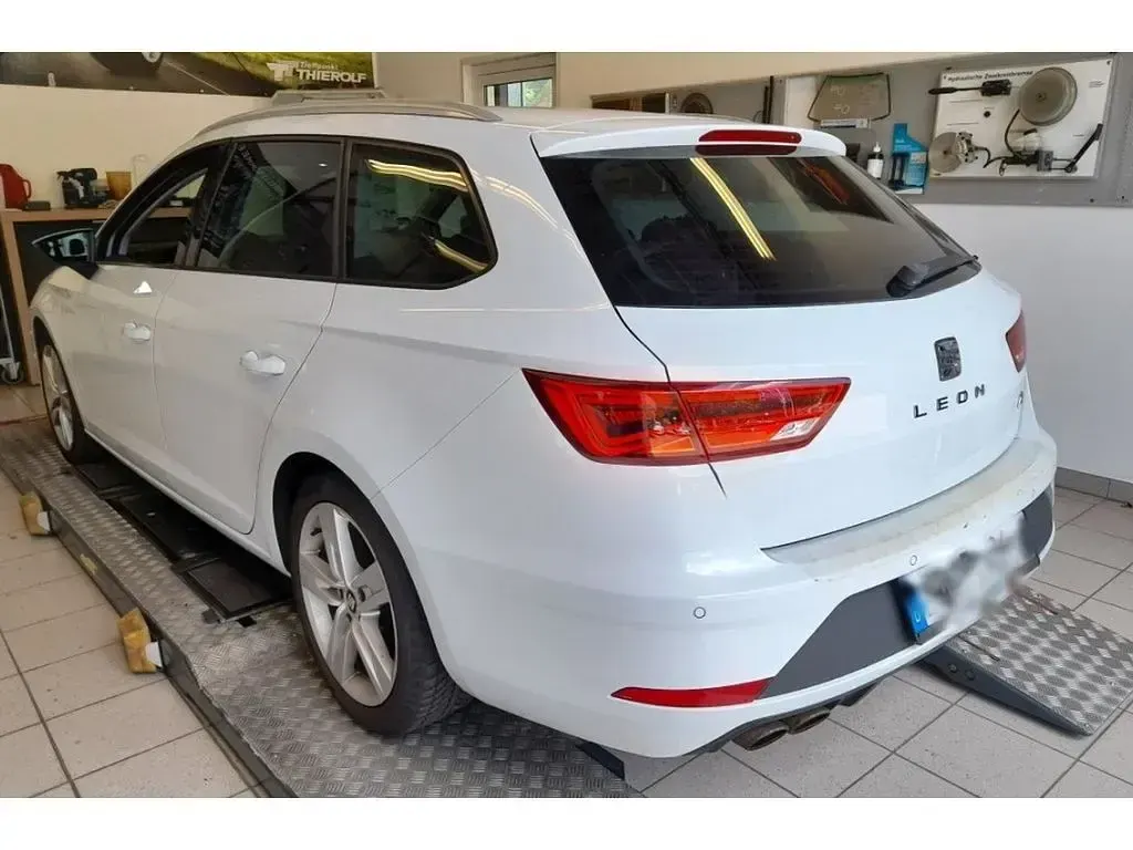Gebraucht Seat Leon FR 125 PS (91 kW) 2018 Weiß Limousine