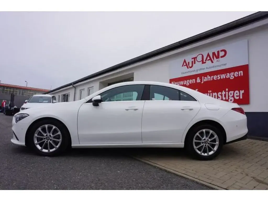 Gebraucht Mercedes CLA220 190 PS (139 kW) 2019 Polarweiß Coupé