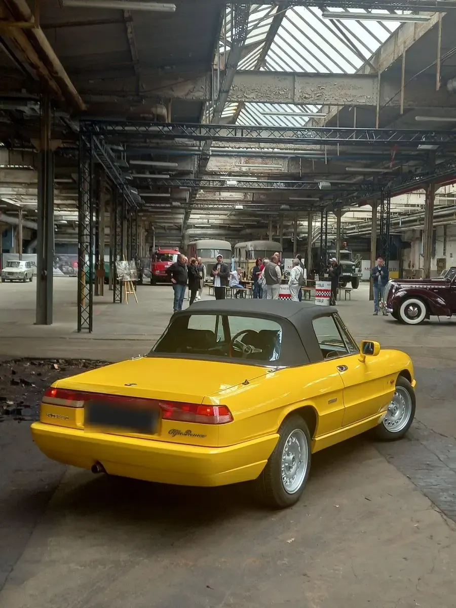 Gebraucht Alfa Romeo Spider 120 PS (88 kW) 1992 Gelb Cabrio