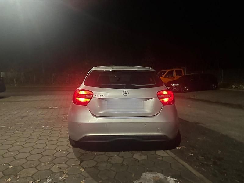 Gebraucht Mercedes A180 132 PS (97 kW) 2013 Silber Kleinwagen