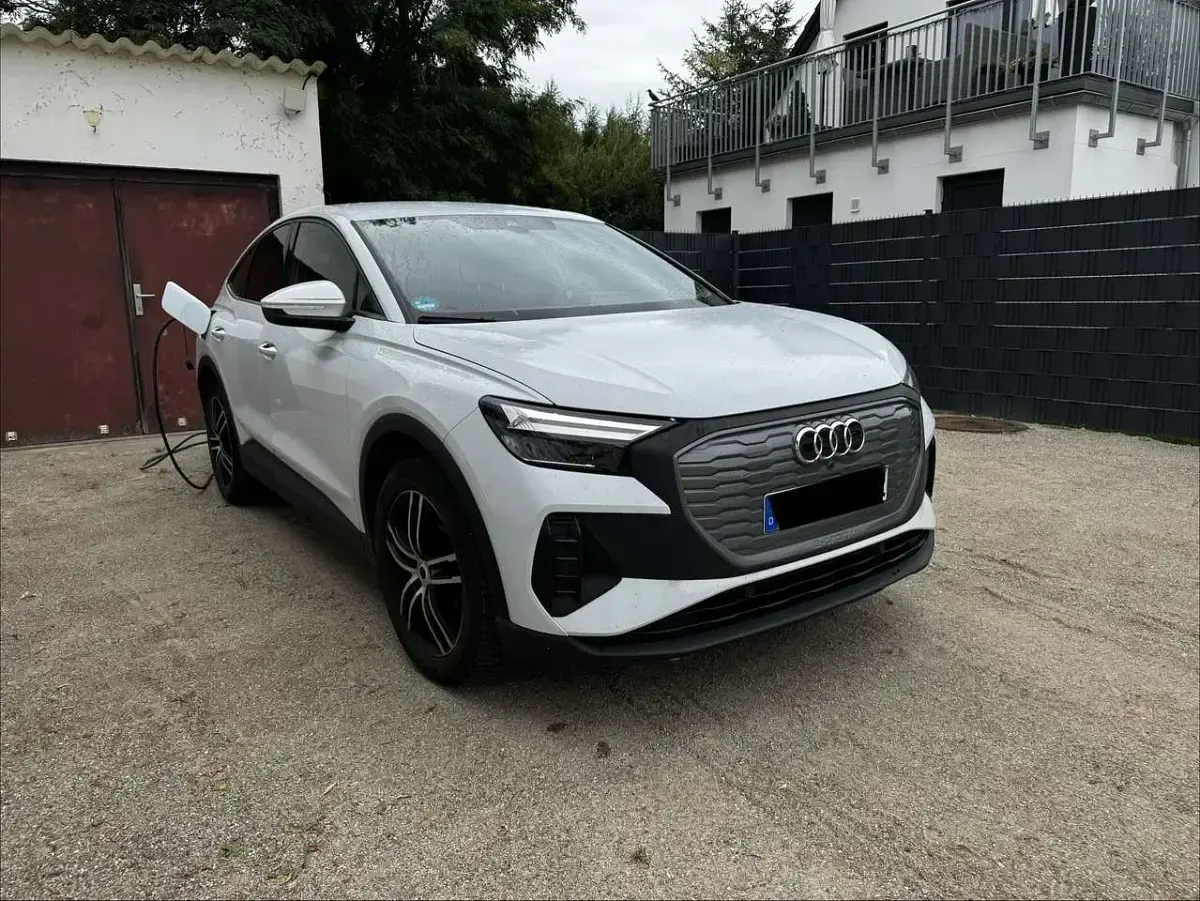 Gebraucht Audi Q4 e-tron Basis 125 kW (170 PS) 2022 Weiß SUV