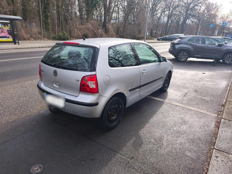 Gebraucht VW Polo 55 PS (40 kW) 2003 Silber Kleinwagen