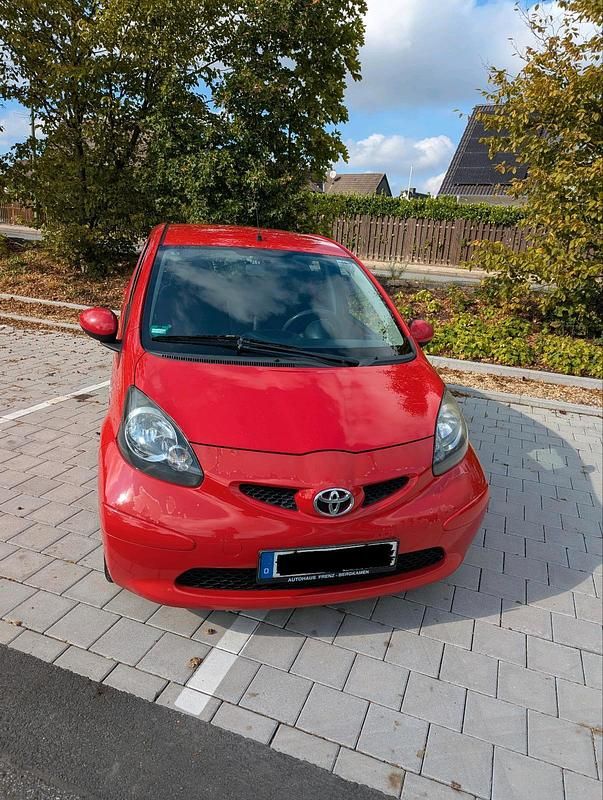 Rot Gebraucht 2008 Toyota Aygo Cool Kleinwagen | 1.050 € (Fairer Preis) - Bild 1/4