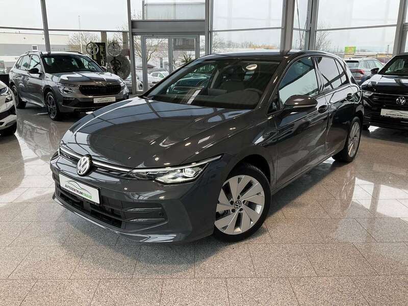 Delfingrau metallic Gebraucht 2025 VW Golf VIII Life Limousine | 25.890 € (Fairer Preis) - Bild 1/4