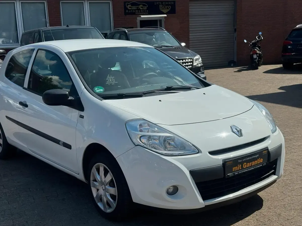 Gebraucht Renault Clio 75 PS (55 kW) 2012 Weiß Kleinwagen