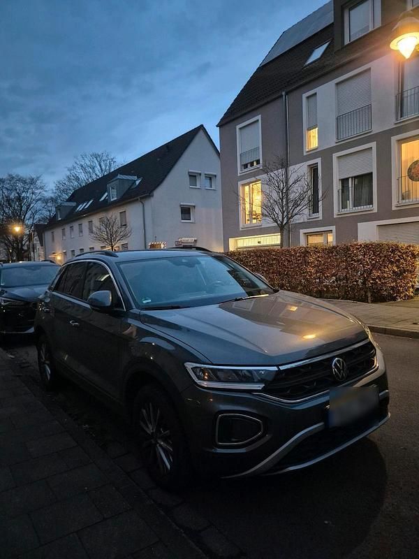 Gebraucht VW T-Roc 150 PS (110 kW) 2025 Grau SUV