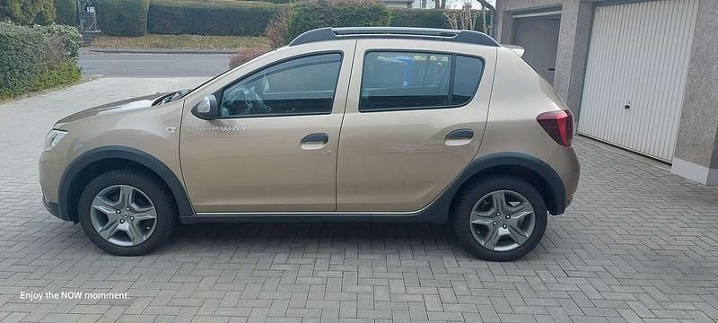 Gebraucht Dacia Sandero Essentiel 101 PS (74 kW) 2020 Beige Limousine