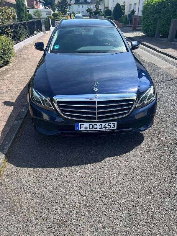 Blau Gebraucht 2020 Mercedes E300 Edition Kombi | 27.500 € (Fairer Preis) - Bild 1/4