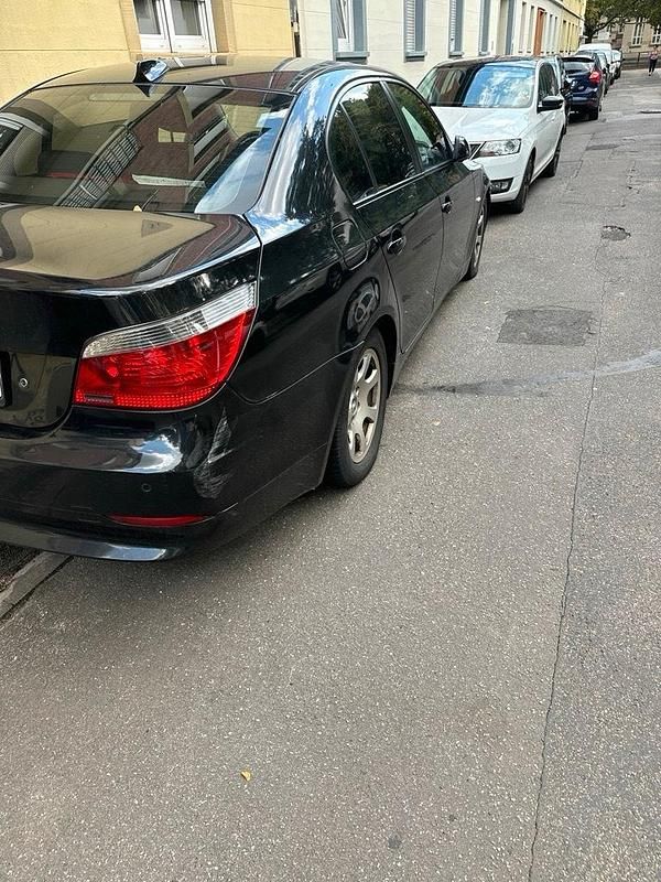 Schwarz Gebraucht 2004 BMW 530 Limousine | 4.000 € - Bild 1/4
