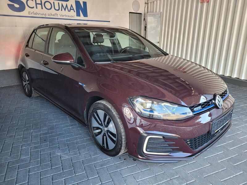 Rot Gebraucht 2017 VW Golf VII GTE Limousine | 15.950 € (Guter Preis) - Bild 1/4