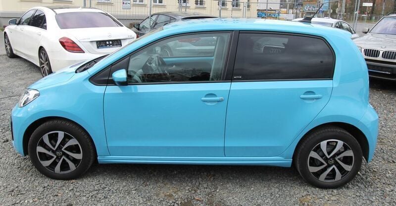 Second-hand VW e-up! Active 61 kW (83 CP) 2021 Albastru Hatchback