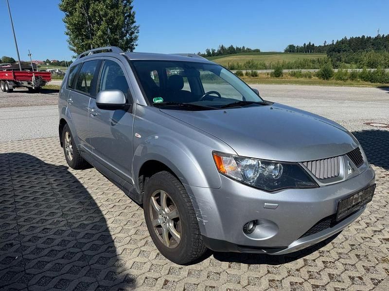 Silber Gebraucht 2010 Mitsubishi Outlander Inform SUV | 6.700 € (Guter Preis) - Bild 1/4