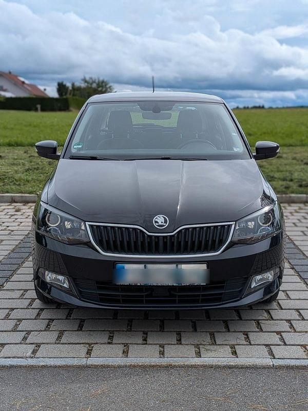 Schwarz Gebraucht 2016 Skoda Fabia Style Kleinwagen | 7.350 € (Fairer Preis) - Bild 1/4