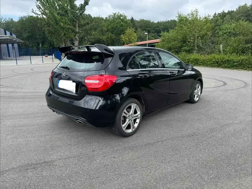 Gebraucht Mercedes A200 136 PS (100 kW) 2014 Schwarz Kleinwagen