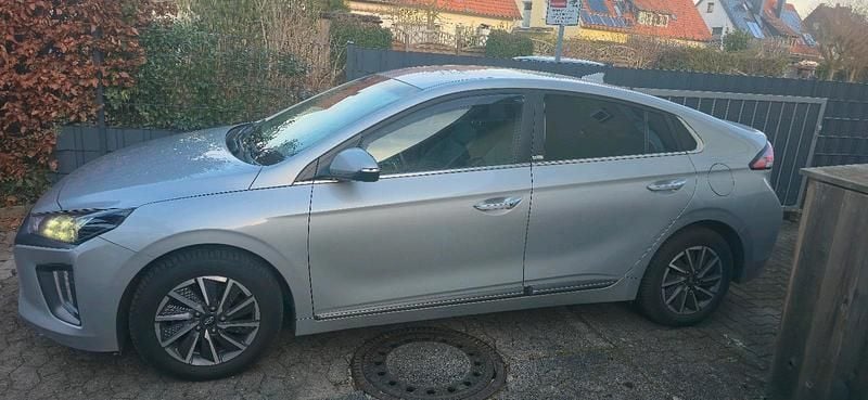 Gebraucht Hyundai Ioniq Premium 100 kW (136 PS) 2021 Silber Kleinwagen