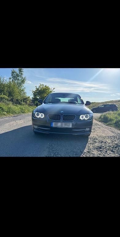 Grau Gebraucht 2011 BMW 330 Cabriolet Cabrio | 11.999 € (Fairer Preis) - Bild 1/4
