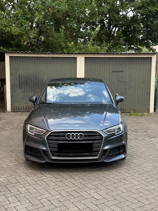 Grau Gebraucht 2017 Audi A3 S-Line Limousine | 12.900 € (Superpreis) - Bild 1/4
