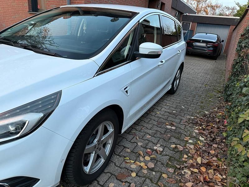 Gebraucht Ford S-MAX Titanium 209 PS (153 kW) 2016 Weiß Van / Kleinbus