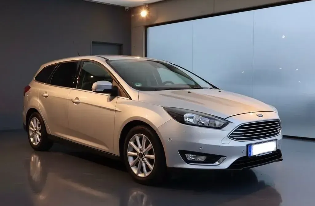 Gebraucht Ford Focus Titanium 125 PS (91 kW) 2016 Grau Limousine