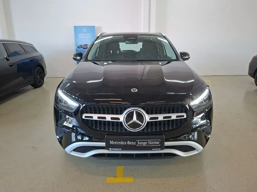 Gebraucht Mercedes GLA200 163 PS (119 kW) 2026 Unilack nachtschwarz SUV