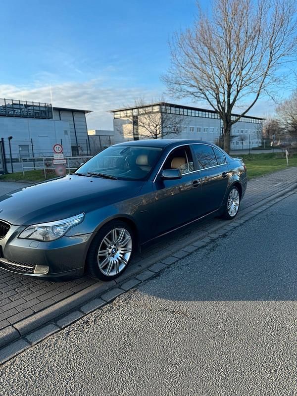Gebraucht BMW 520 163 PS (119 kW) 2009 Grau Limousine