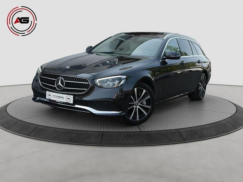 Grau Gebraucht 2022 Mercedes E300 Avantgarde Limousine | 33.980 € (Fairer Preis) - Bild 1/4