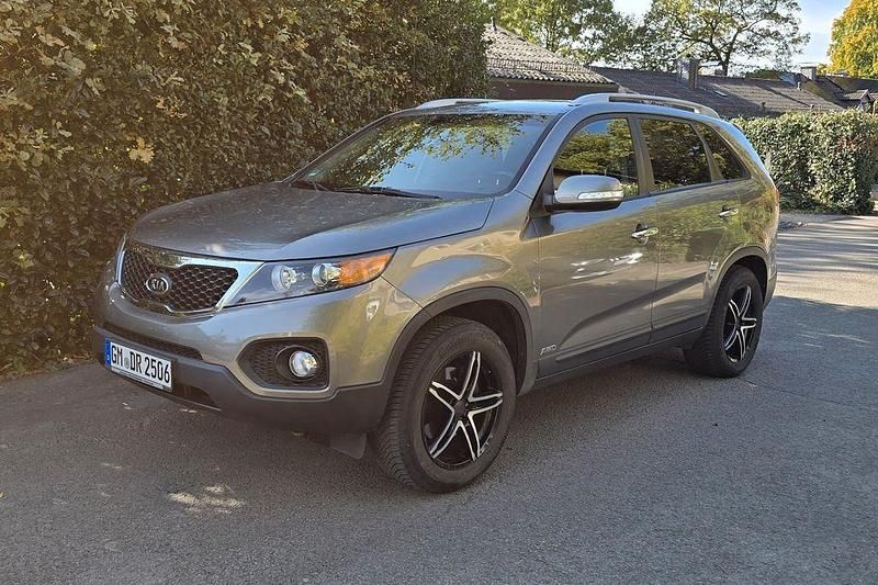 Grau Gebraucht 2011 Kia Sorento SUV | 8.500 € (Fairer Preis) - Bild 1/4