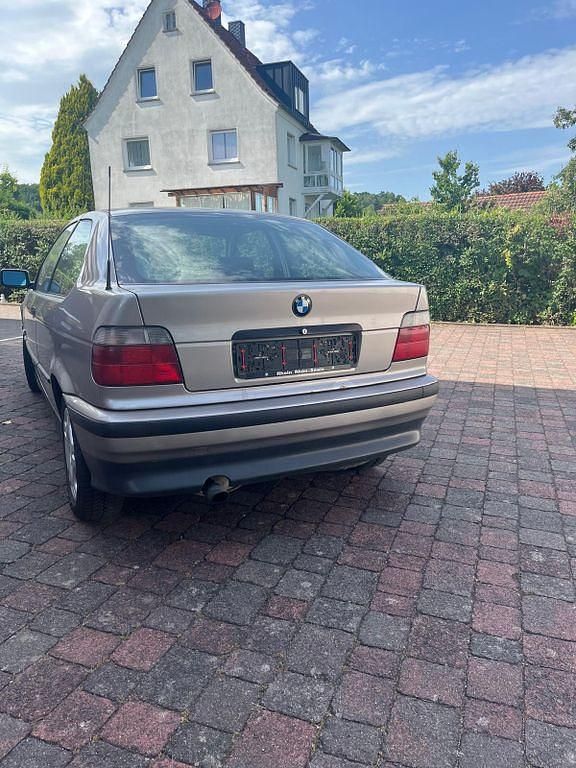 Gebraucht BMW 316 102 PS (75 kW) 1994 Silber Coupé